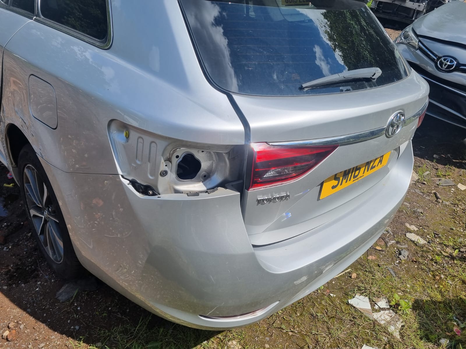 REF 328 TOYOTA AVENSIS ESTATE 2017 1.6D4D 6 SPEED MANUAL