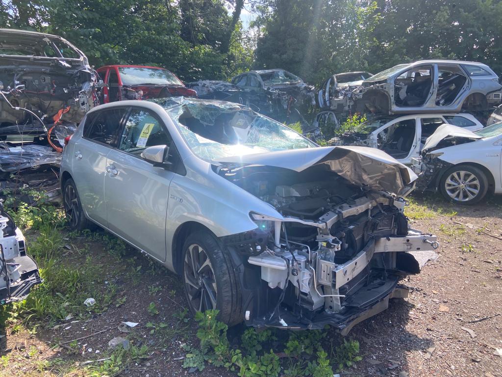 REF 329 TOYOTA AURIS HYBRID 2016 MK2 1.8 PETROL HYBRID SILVER