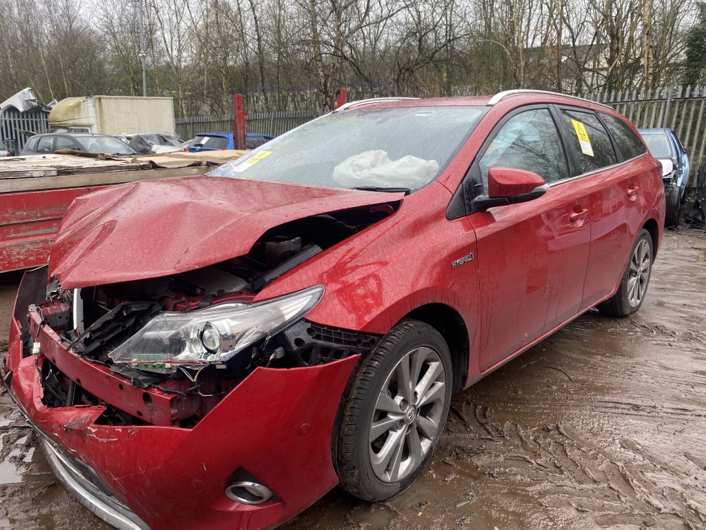 REF 376 TOYOTA AURIS HYBRID MK2 ESTATE 2014 1.8PH AUTO