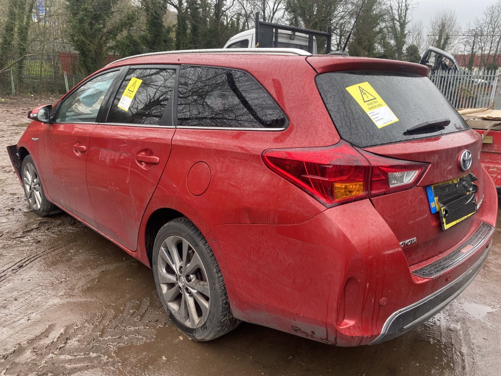 REF 376 TOYOTA AURIS HYBRID MK2 ESTATE 2014 1.8PH AUTO