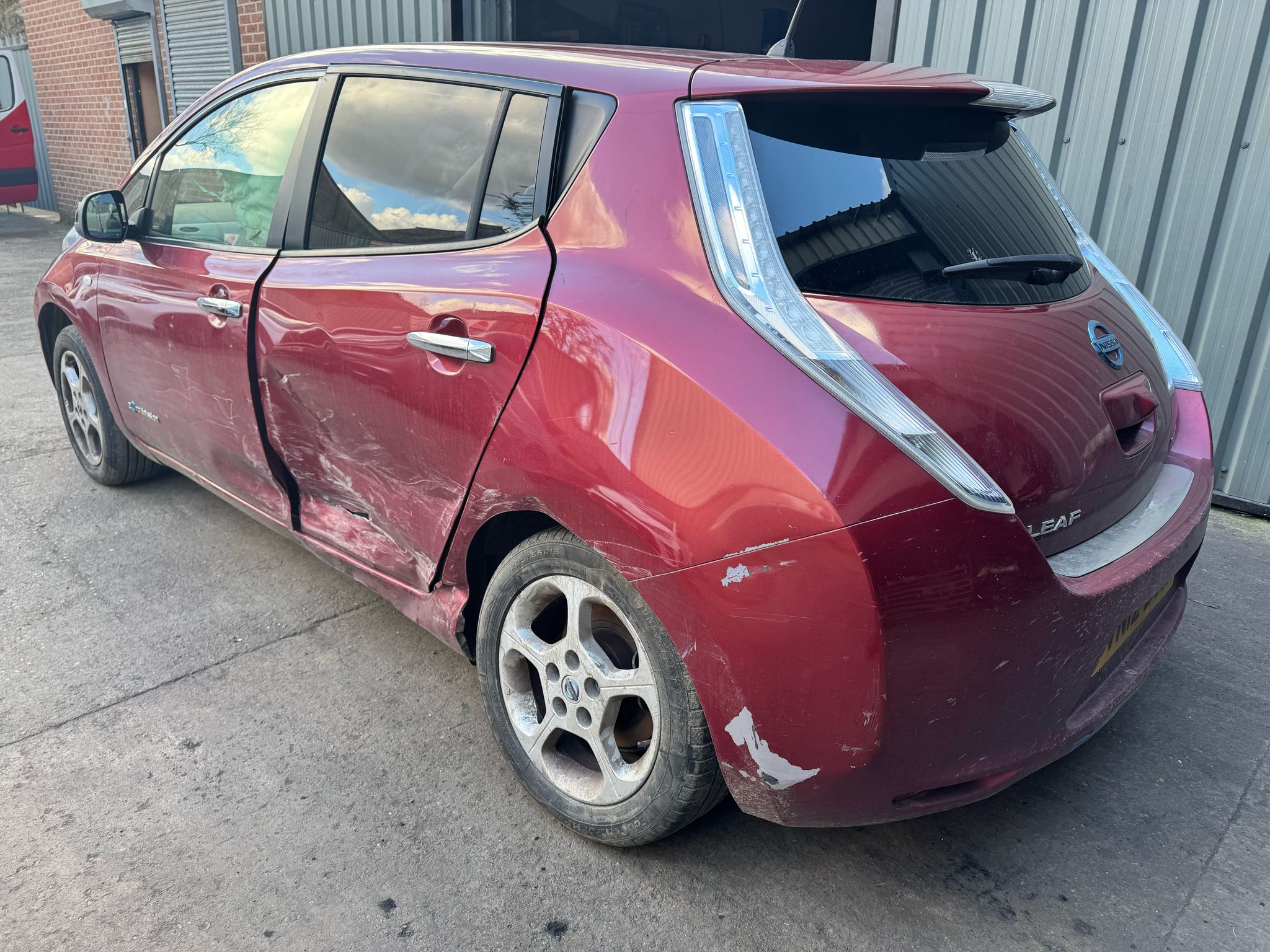 REF 414 NISSAN LEAF EV AUTOMATIC MK1 2012 ELECTRIC DRIVE RED