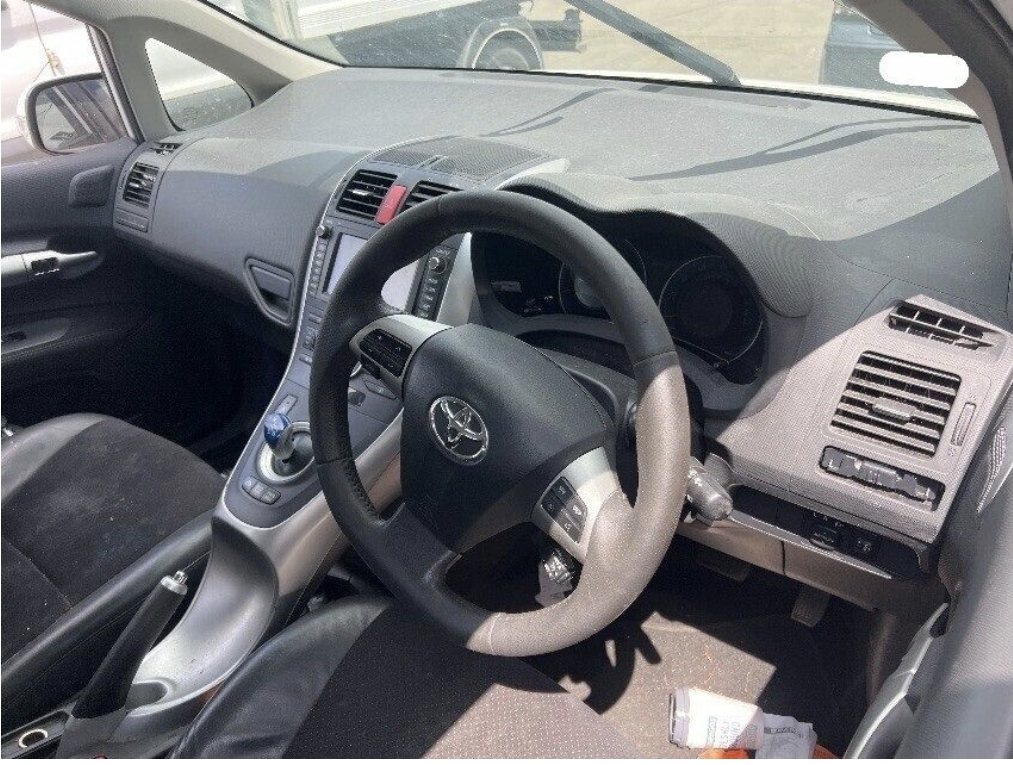 REF 424 TOYOTA AURIS T SPIRIT MK1 5 DOOR HATCHBACK PETROL/ELECTRIC 1 SPEED CVT 1797CC