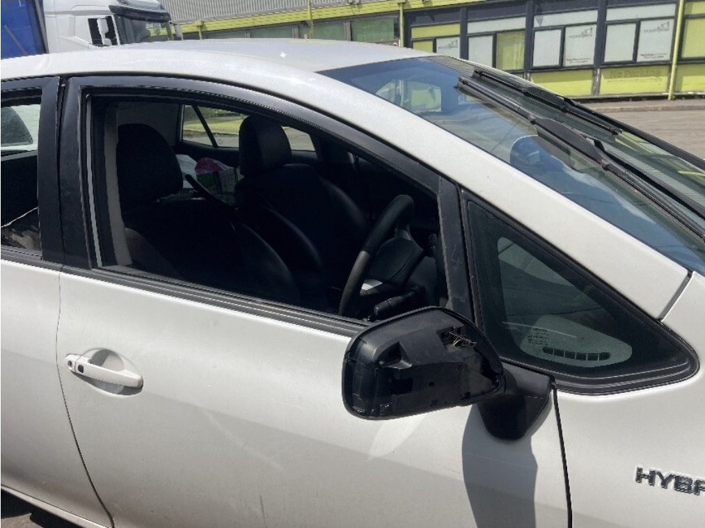 REF 424 TOYOTA AURIS T SPIRIT MK1 5 DOOR HATCHBACK PETROL/ELECTRIC 1 SPEED CVT 1797CC