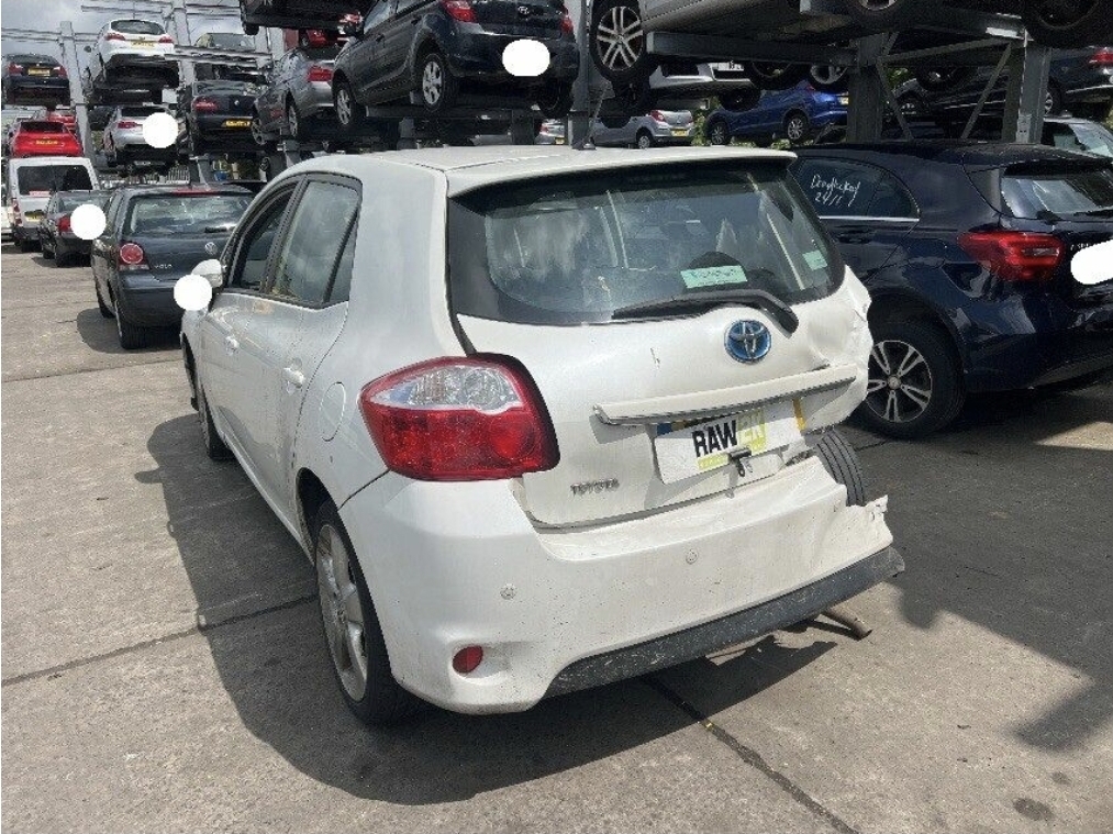 REF 424 TOYOTA AURIS T SPIRIT MK1 5 DOOR HATCHBACK PETROL/ELECTRIC 1 SPEED CVT 1797CC