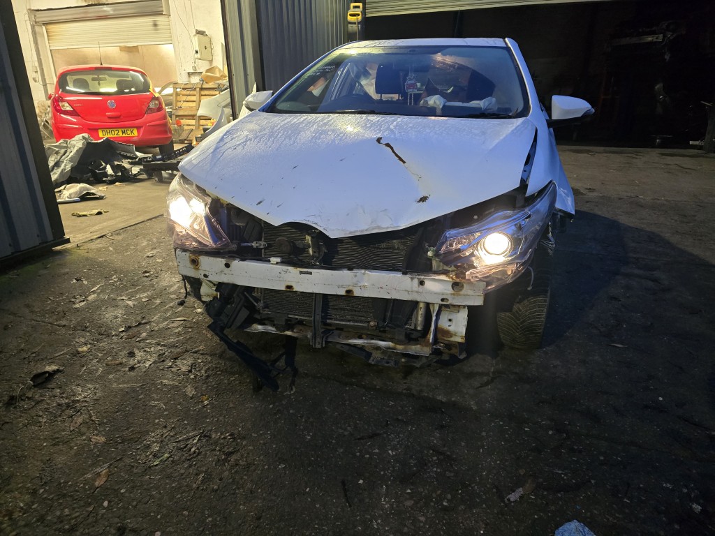 REF 435 TOYOTA  AURIS ICON D-4D MK2 5 DOOR HATCHBACK Fuel DIESEL 6 SPEED MANUAL 1364CC