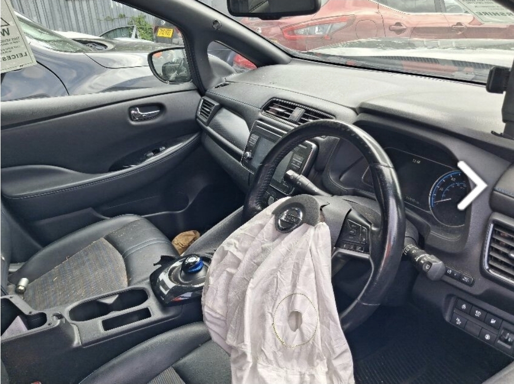 Ref 475 NISSAN LEAF N-CONNECTA  MK2 HATCHBACK ELECTRIC 1 SPEED AUTOMATIC  0CC EM57 40KWH
